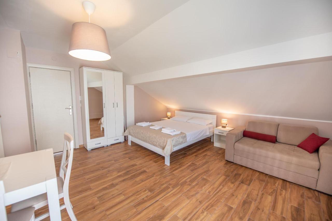 Ioannis Apartments 蒂瓦特 外观 照片